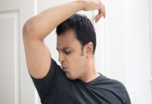 أطعمة تسبب رائحة عرق كريهة