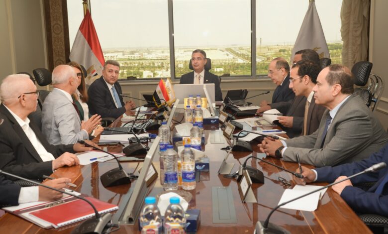 وزير التموين يجتمع مع قيادات شركات مضارب الأرز