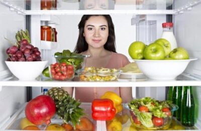 كيف تتخلصين من رائحة الثلاجة الكريهة في الصيف؟.. صودا الخبز الحل البسيط 2 أطعمة لا يجب وضعها في الثلاجة لهذه الأسباب
