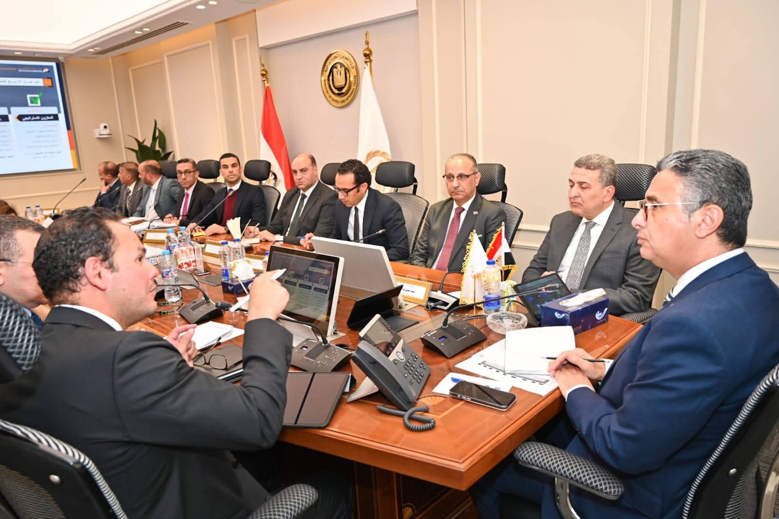 "فاروق" و"الجوهري" يستعرضان خطوات إطلاق تطبيق كارت المفتش للرقابة على المنشآت التموينية وحوكمتها