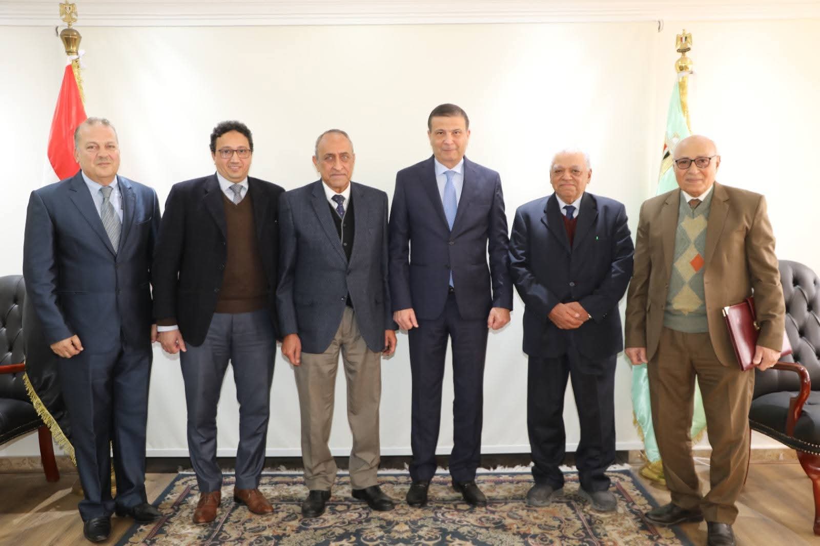 وزير الزراعة يبحث مع مجلس إدارة "فلاحة البساتين" سبل تعزيز التعاون