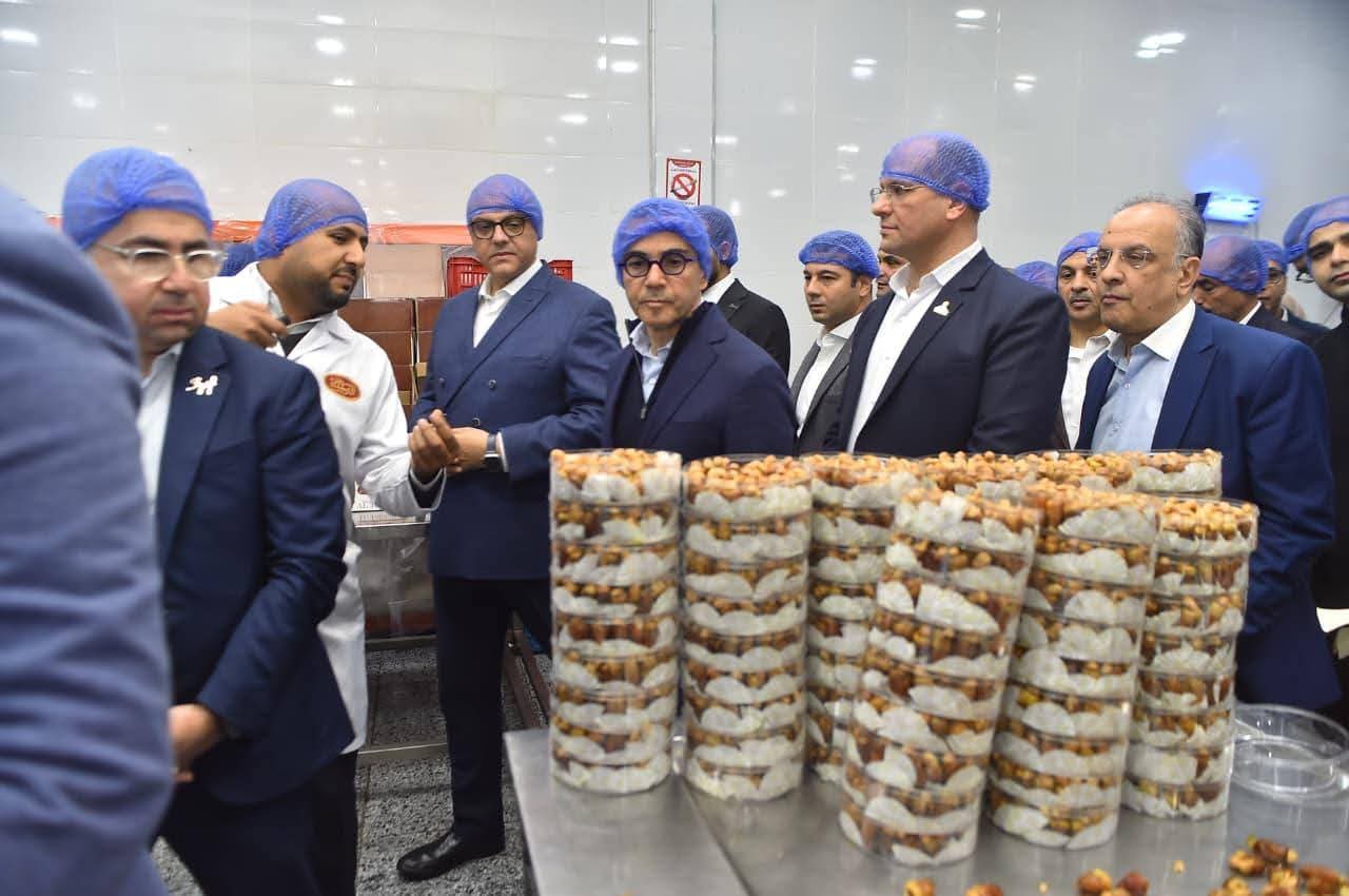 وزير الاستثمار يتفقد عددًا من المصانع بالمنطقة الاستثمارية بمدينة بنها