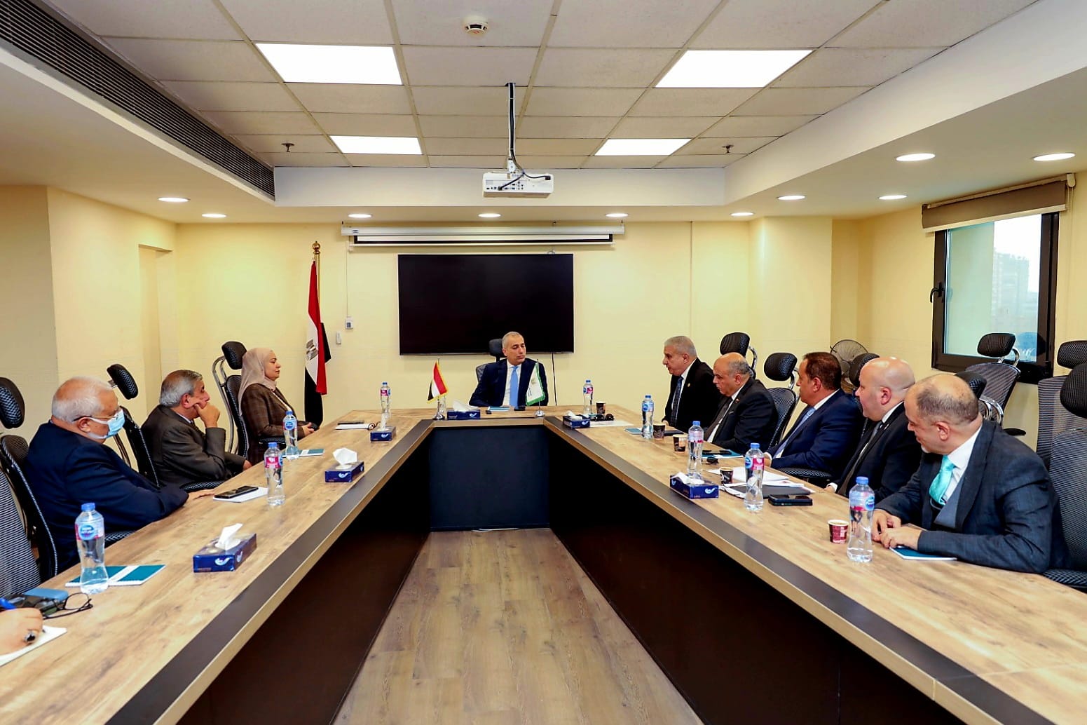 رئيس البنك الزراعي المصري يلتقي أعضاء لجنة الزراعة بمجلس الشيوخ