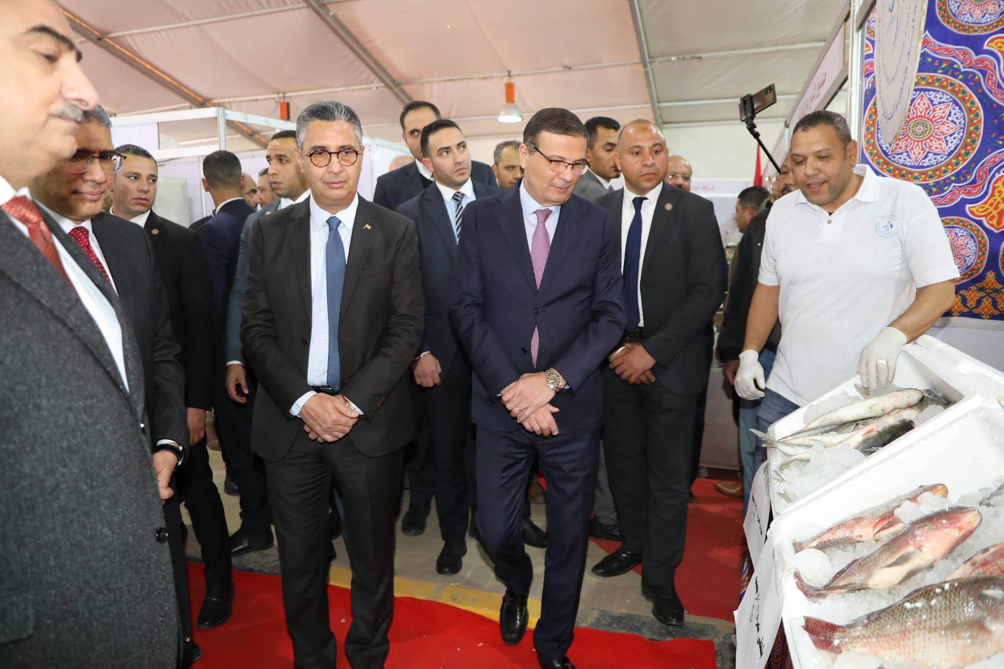 وزيرا الزراعة والتموين يفتتحون معرض السلع الغذائية بالمتحف الزراعي بمناسبة شهر رمضان 4 وزيرا الزراعة والتموين ومحافظة الجيزة يفتتحون معرض السلع الغذائية بالمتحف الزراعي بمناسبة شهر رمضان