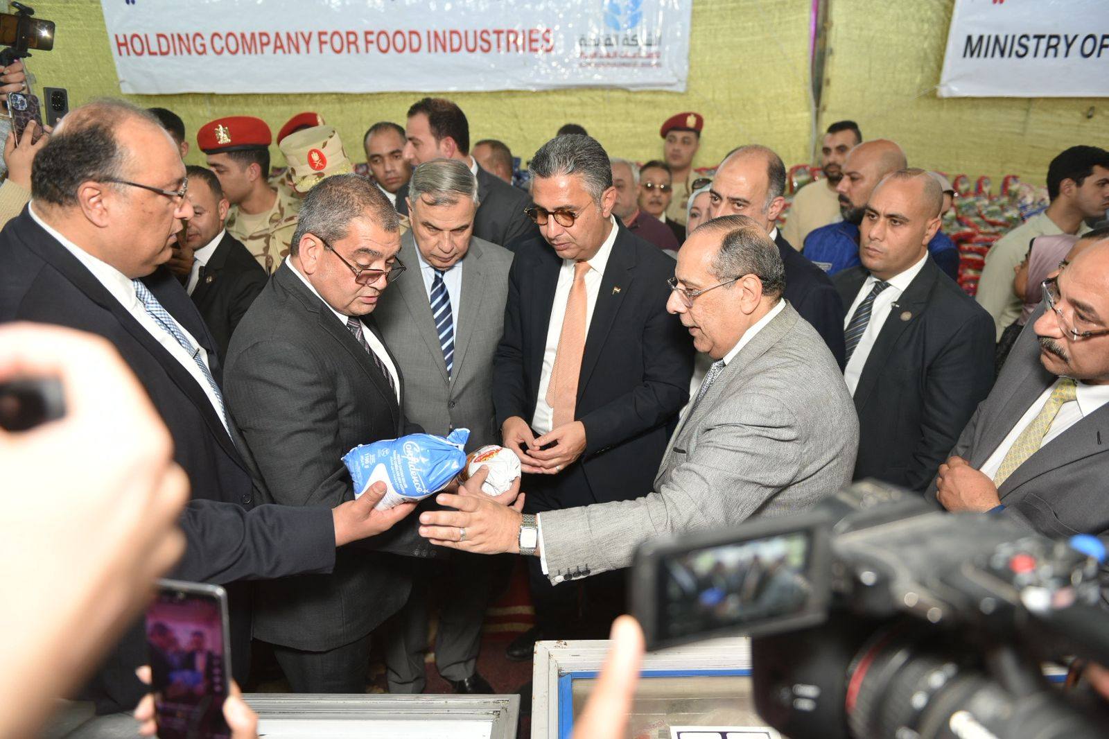 وزير التموين ومحافظ الإسكندرية يفتتحان عددًا من المشروعات لتعزيز منظومة الأمن الغذائي