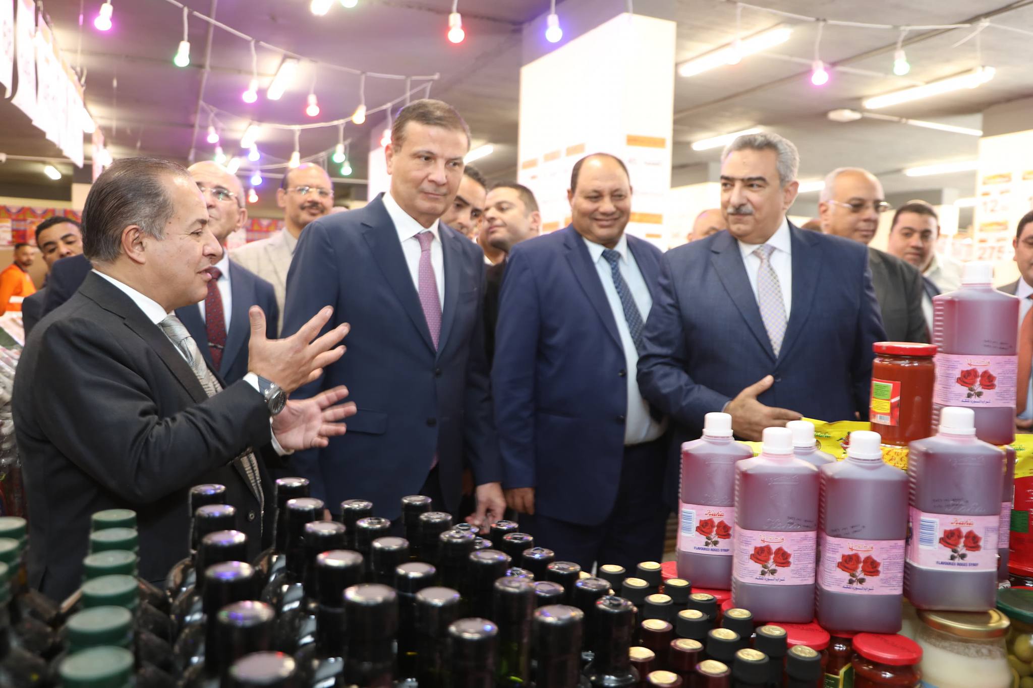 وزير الزراعة يفتتح جناح منتجات الوزارة بمناسبة شهر رمضان بجملة ماركت بالمريوطية