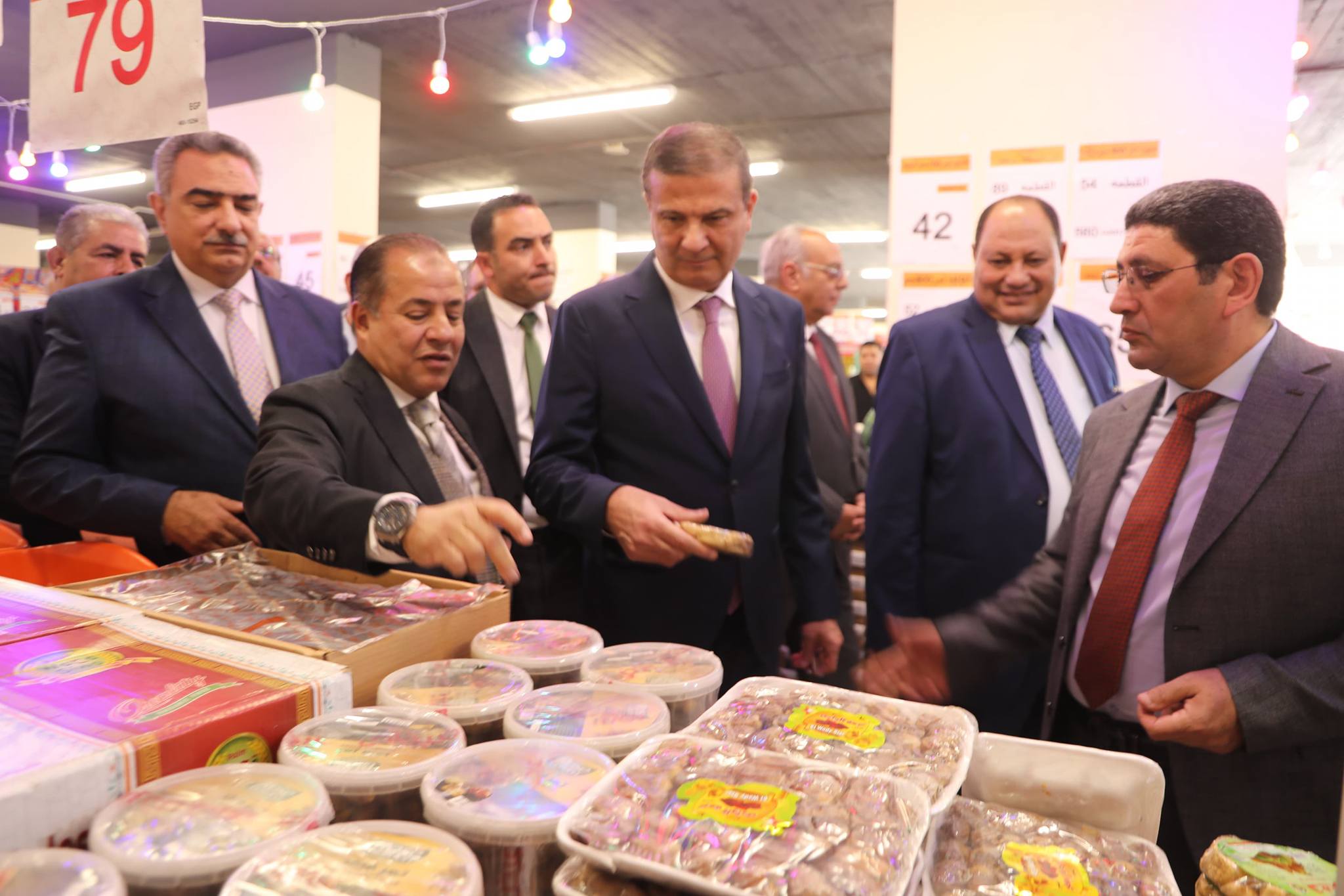 وزير الزراعة يفتتح جناح منتجات الوزارة بمناسبة شهر رمضان بجملة ماركت بالمريوطية