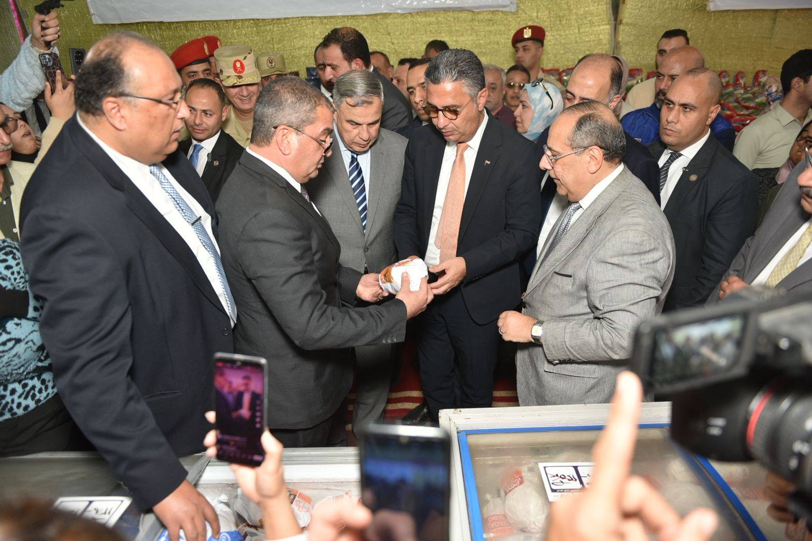 وزير التموين ومحافظ الإسكندرية يفتتحان عددًا من المشروعات لتعزيز منظومة الأمن الغذائي