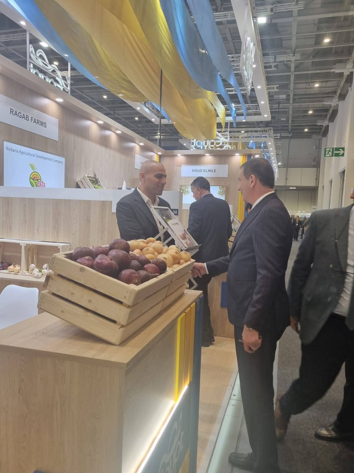بمشاركة 99 شركة.. وزير الزراعة يفتتح الجناح المصري بمعرض "فروت لوجستيكا" ببرلين