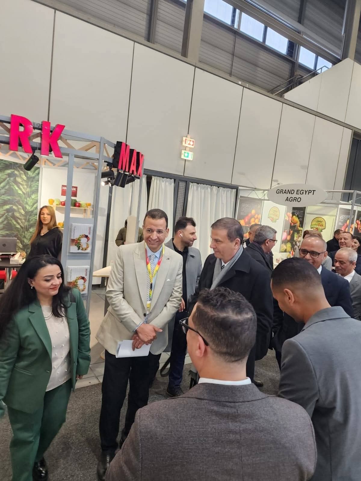 بمشاركة 99 شركة.. وزير الزراعة يفتتح الجناح المصري بمعرض "فروت لوجستيكا" ببرلين