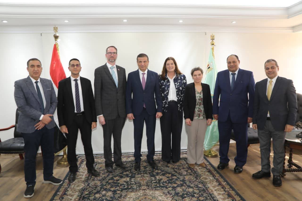 وزير الزراعة يبحث مع وفد دنماركي تعزيز الاستثمارات في الإنتاج الحيواني والطب البيطري  