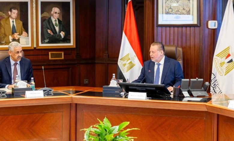 بنك التنمية الإفريقي لبحث فرص التعاون الاقتصادي