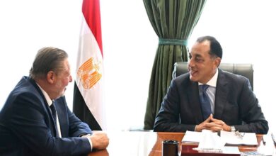 رئيس الوزراء ومحافظ البنك المركزي يبحثان خفض التضخم وتعزيز الاحتياطي النقدي