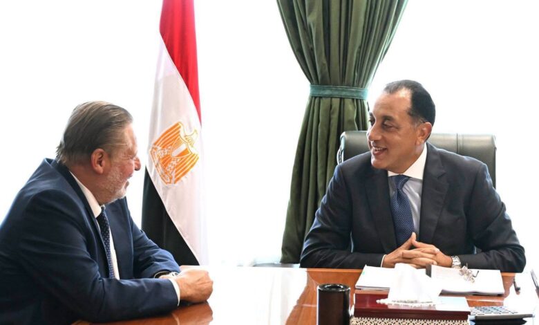 رئيس الوزراء ومحافظ البنك المركزي يبحثان خفض التضخم وتعزيز الاحتياطي النقدي