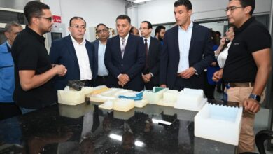 تصدير 30 مليون وحدة عالمياً.. تفاصيل جولة وزير الصناعة بمركز «فوتون إكس» للبحوث والتطوير ببنها
