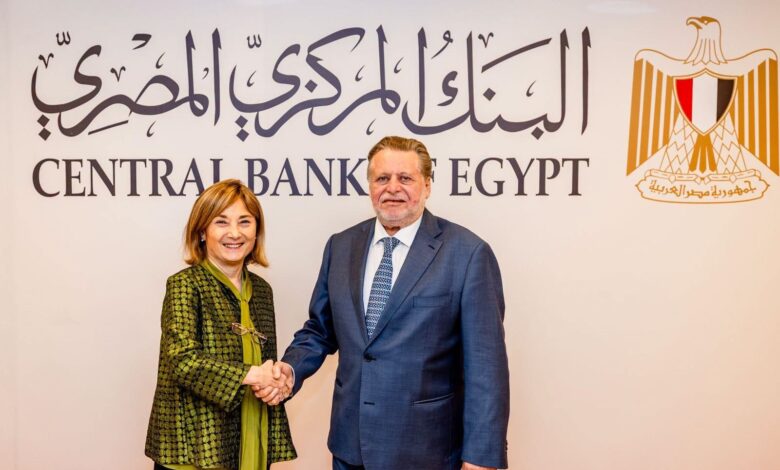 البنك المركزي المصري يبحث مع بنك الاستثمار الأوروبي التمويل الأخضر